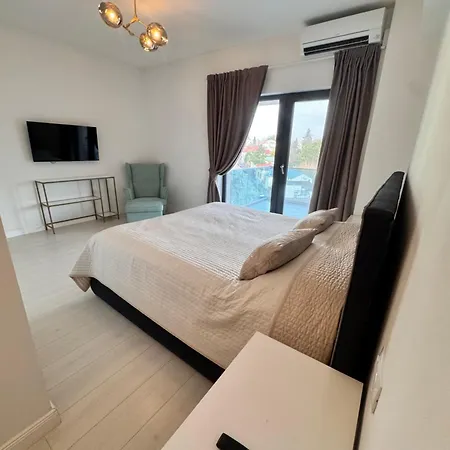 Apartment Authenticity *